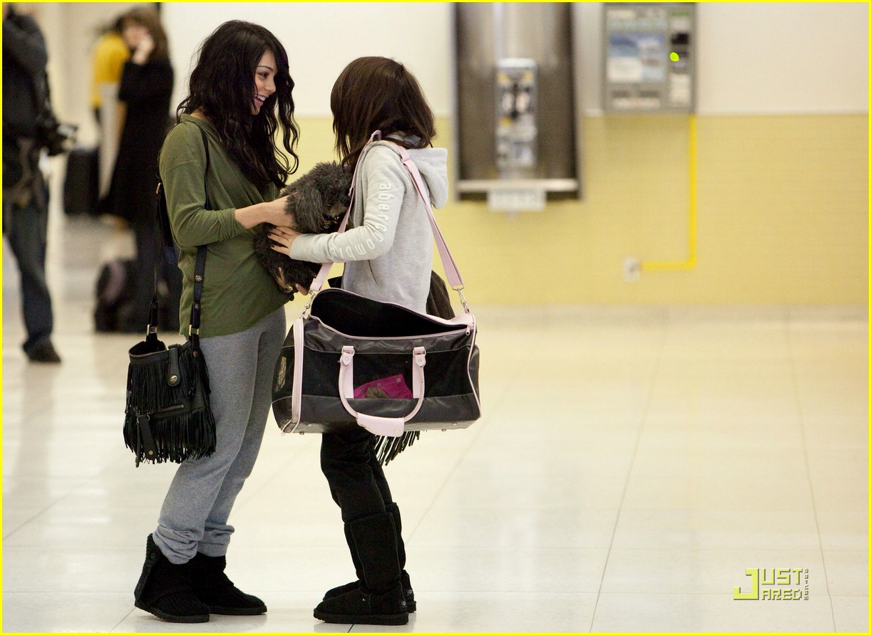 Vanessa & Stella Hudgens: LAX Ladies