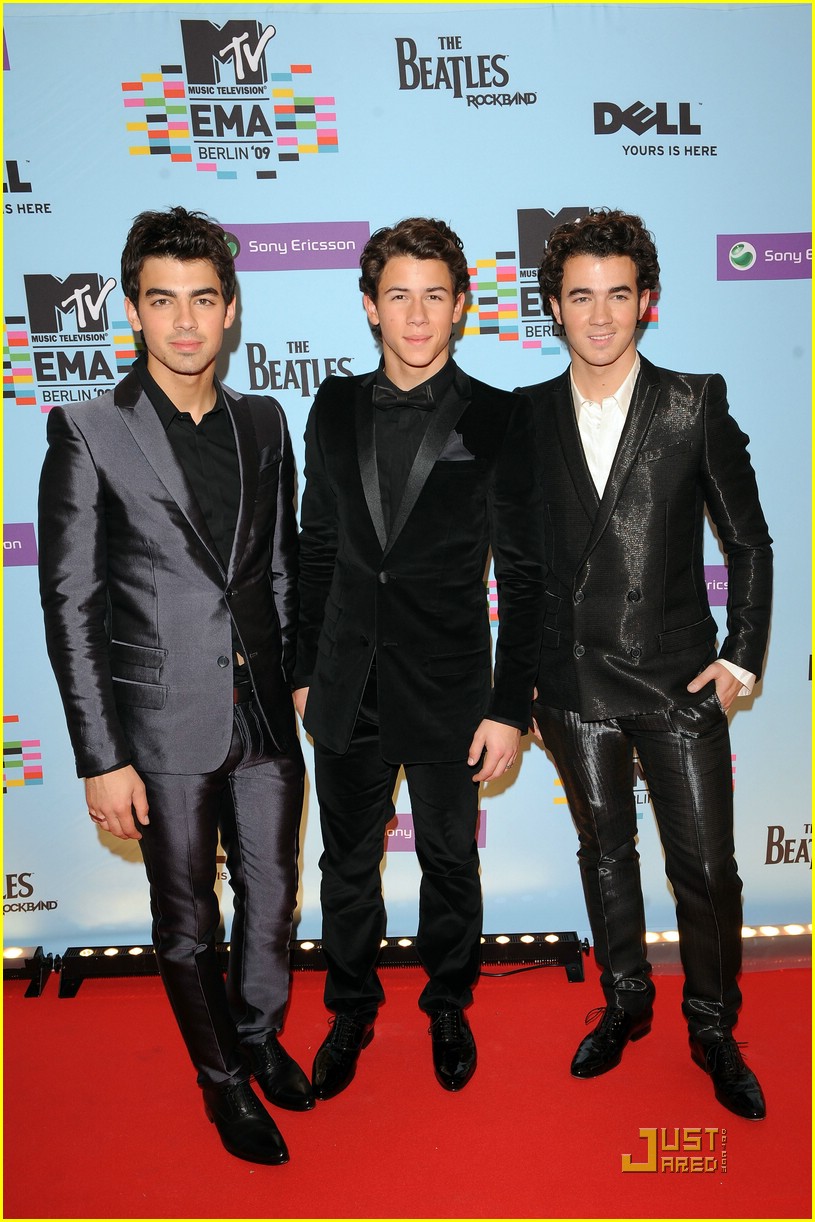 Jonas Brothers Hit Up The EMA Awards