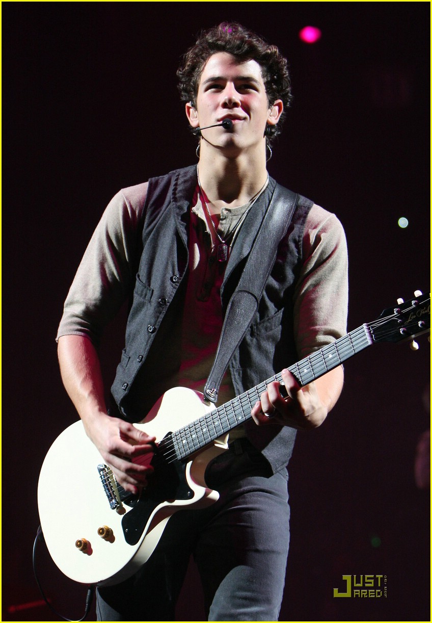 Jonas Brothers Want To Grab Grub with the Grinch