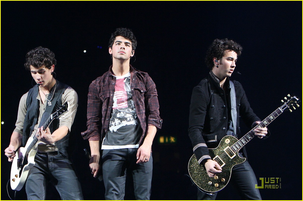 Jonas Brothers Want To Grab Grub with the Grinch