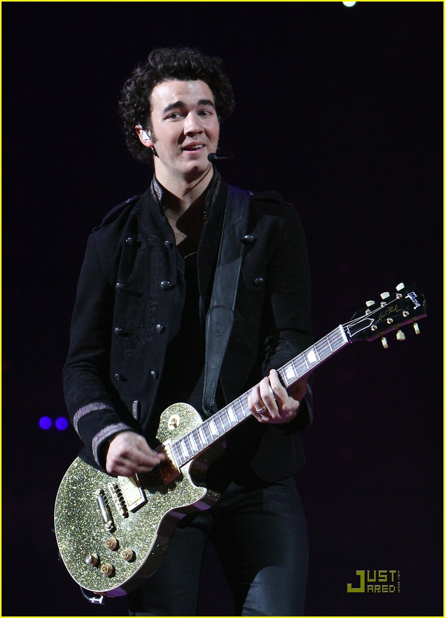 Jonas Brothers Want To Grab Grub with the Grinch