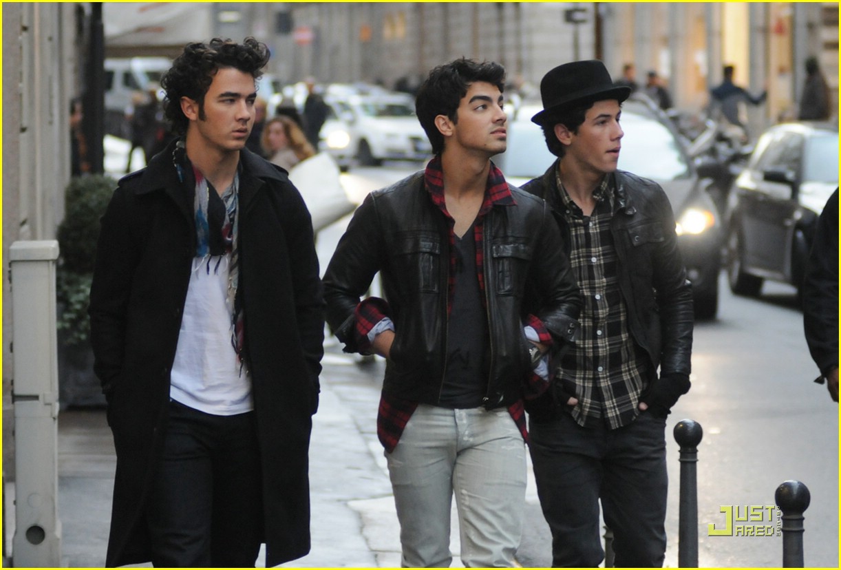 Jonas Brothers are Milan Men