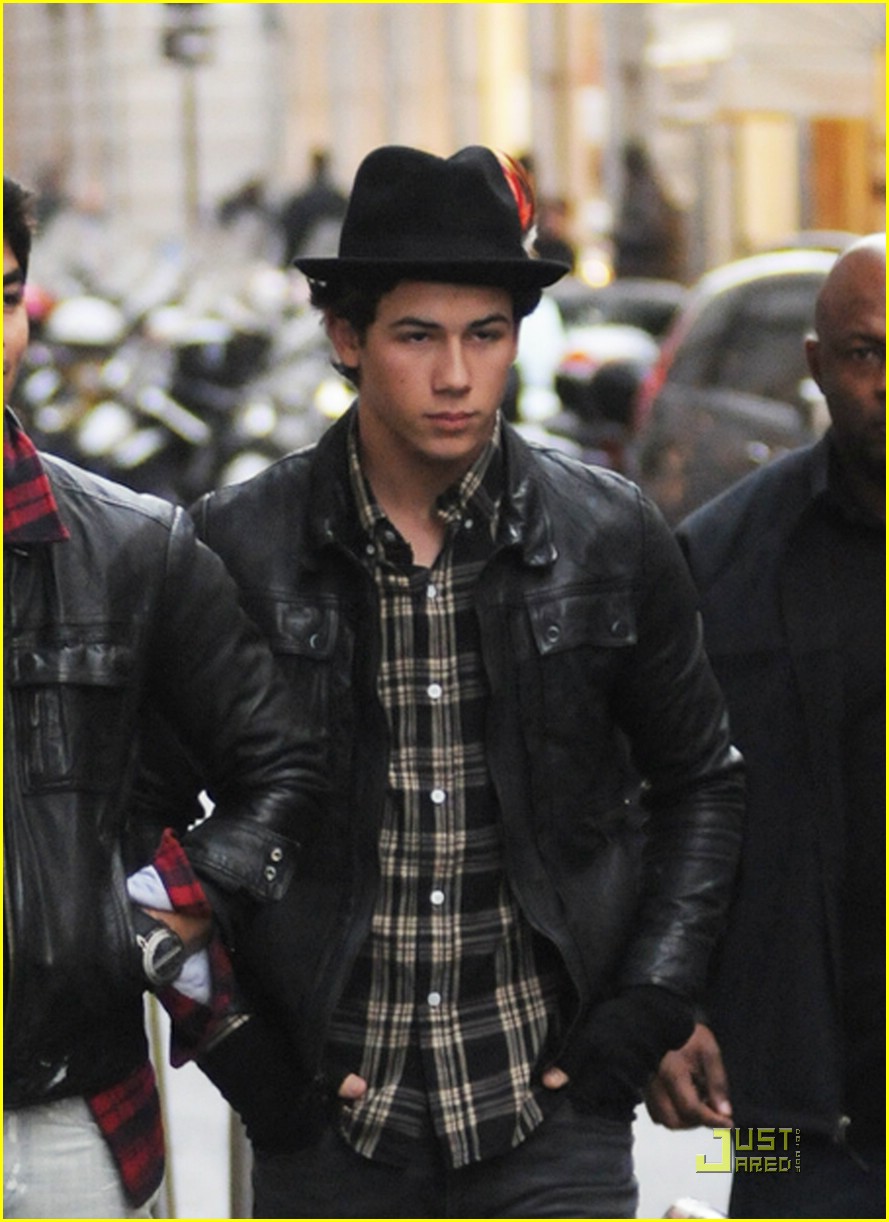 Jonas Brothers are Milan Men