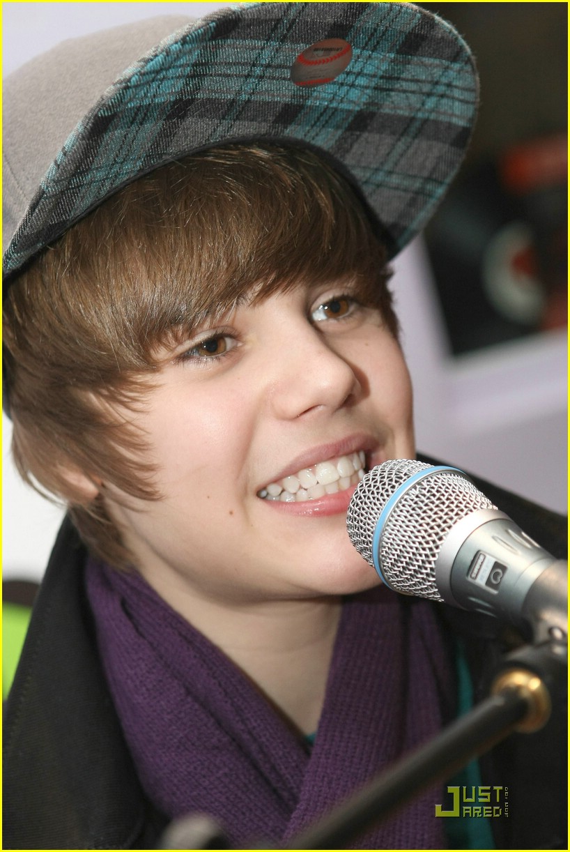 Justin Bieber Goes Goom