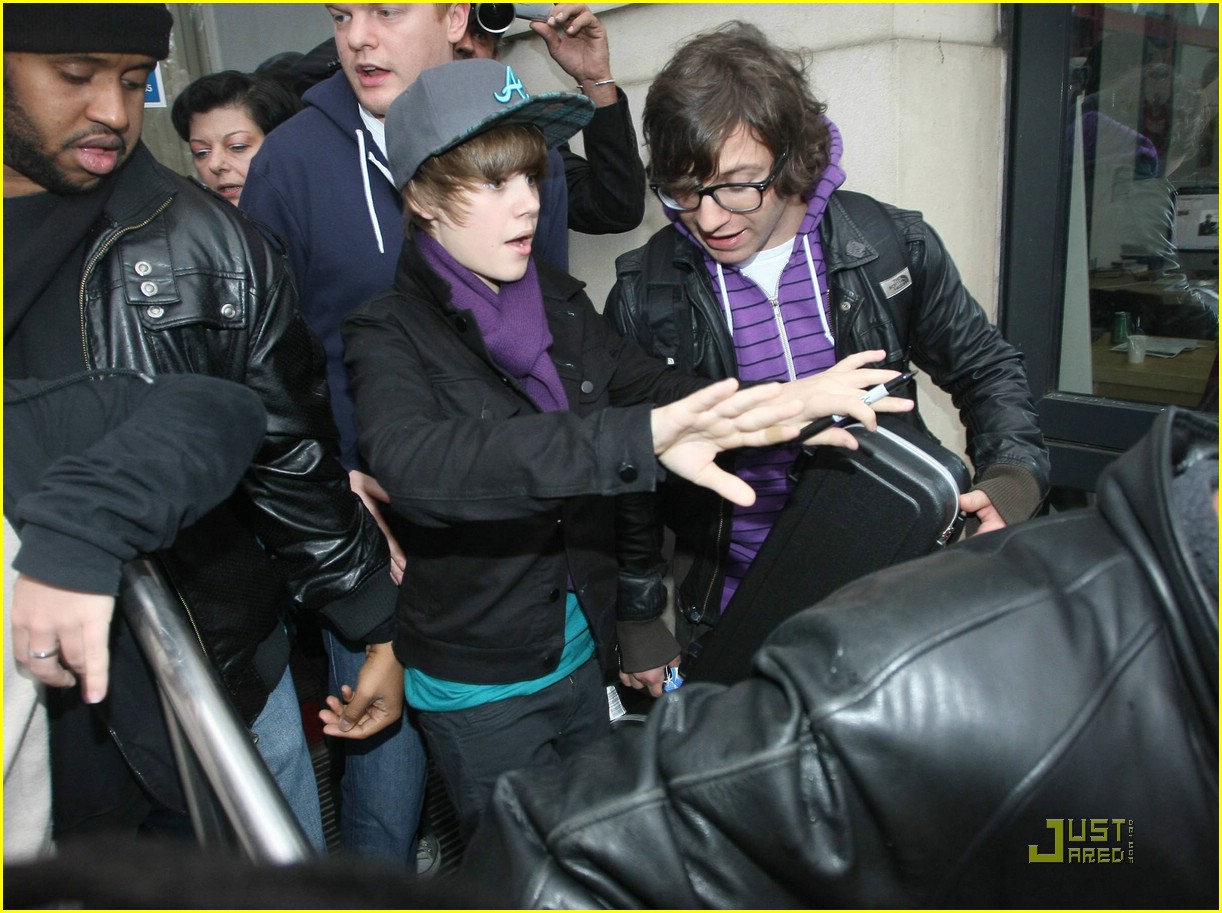 Justin Bieber Goes Goom