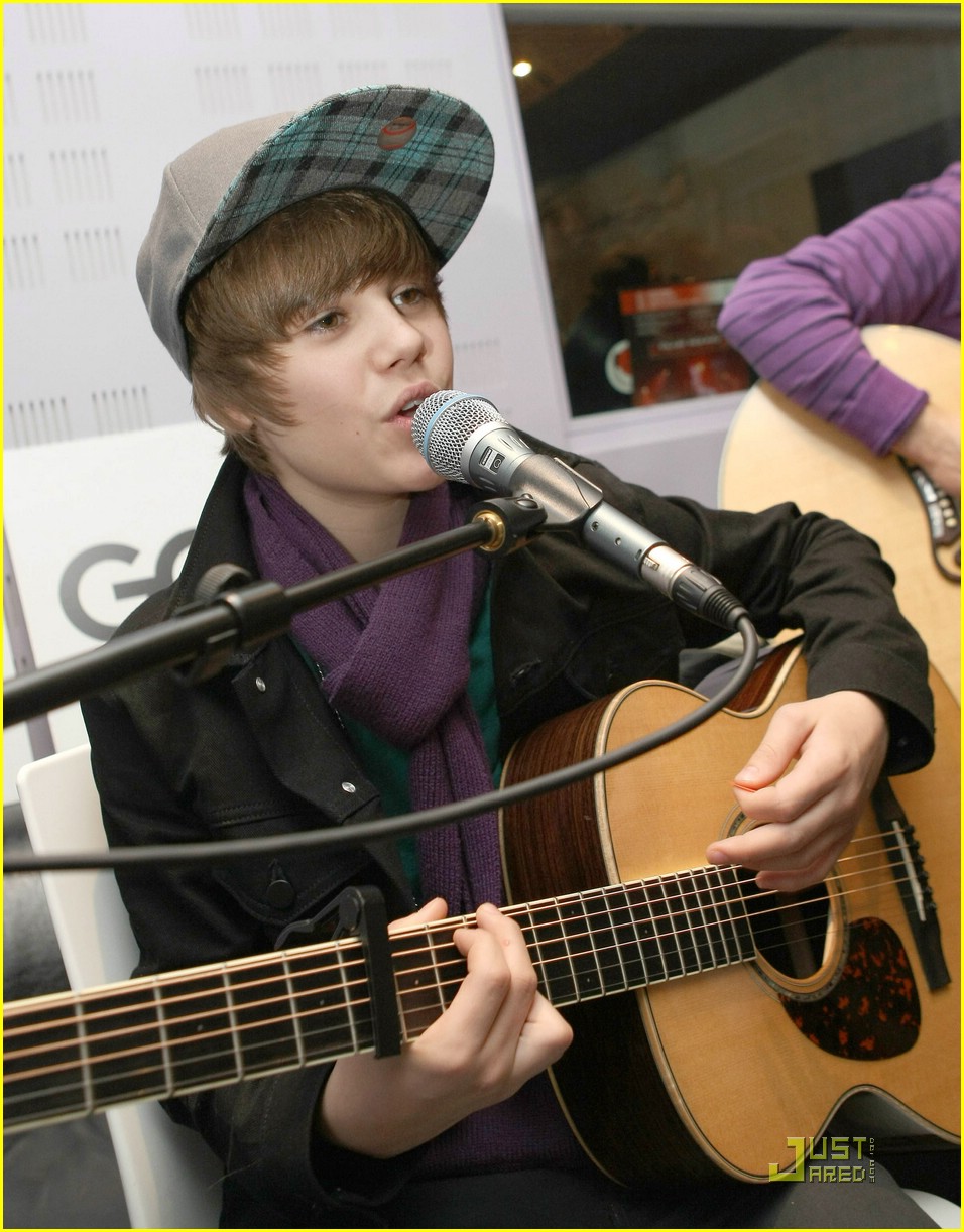 Justin Bieber Goes Goom