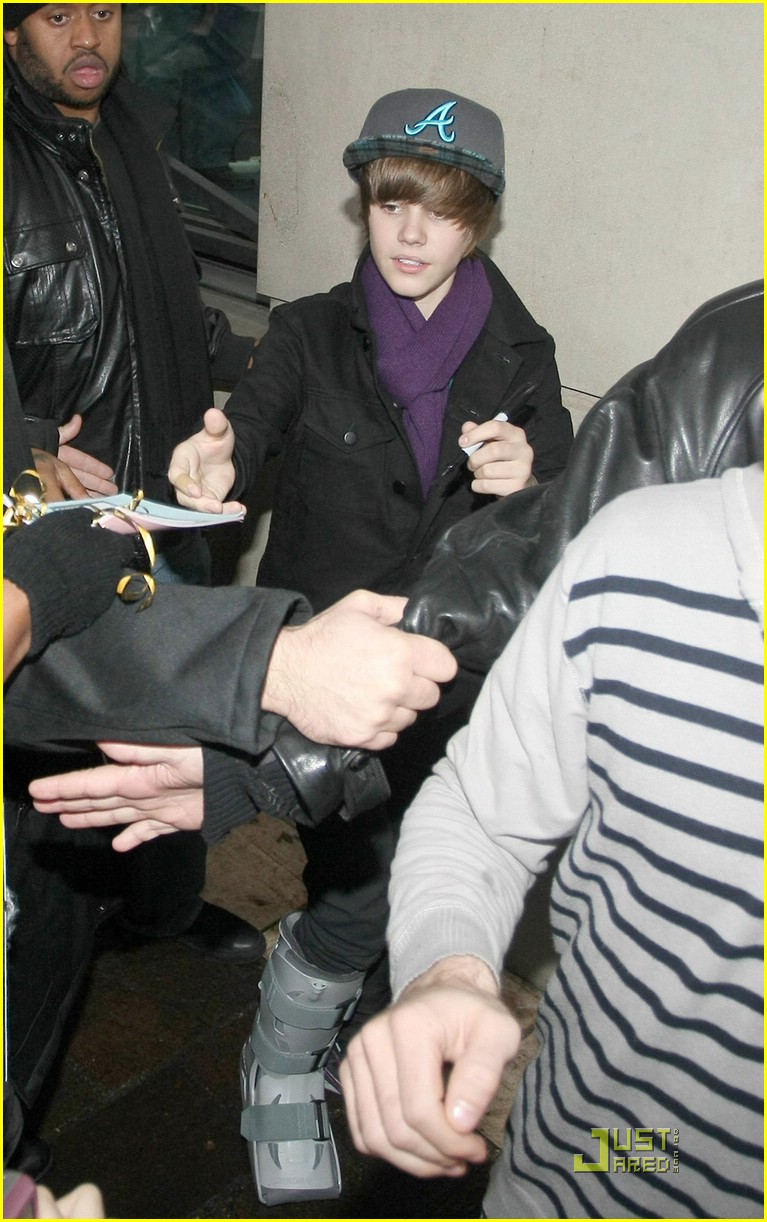 Justin Bieber Goes Goom