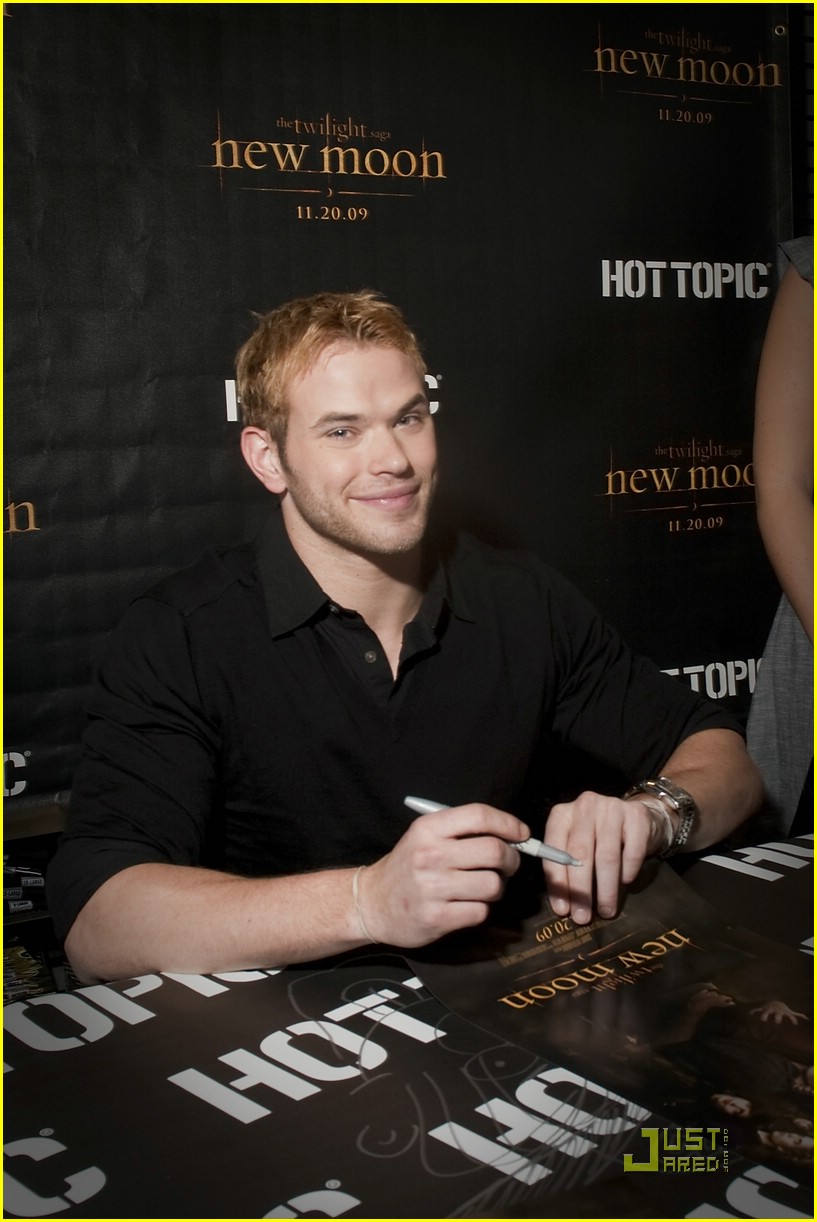 Kellan Lutz: No Ashley Greene in Boston