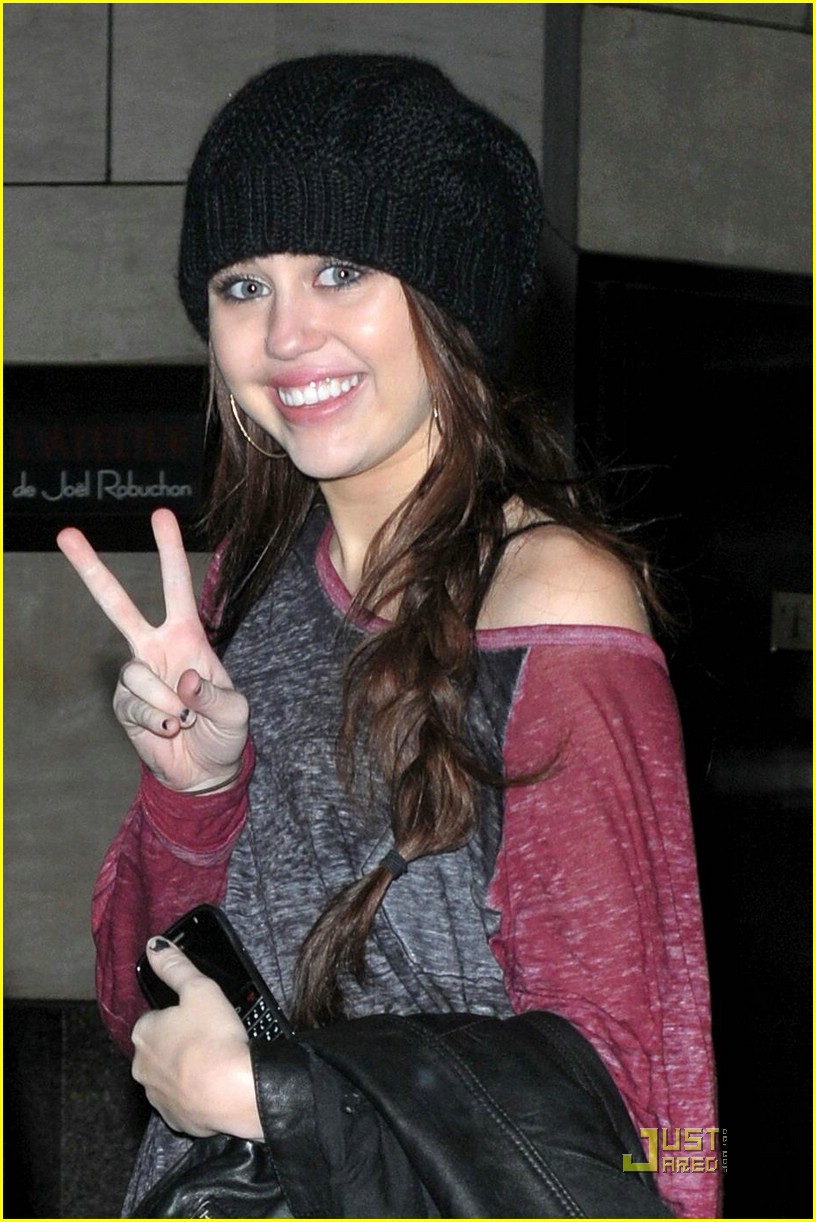 Miley Cyrus: Black Beanie Beauty