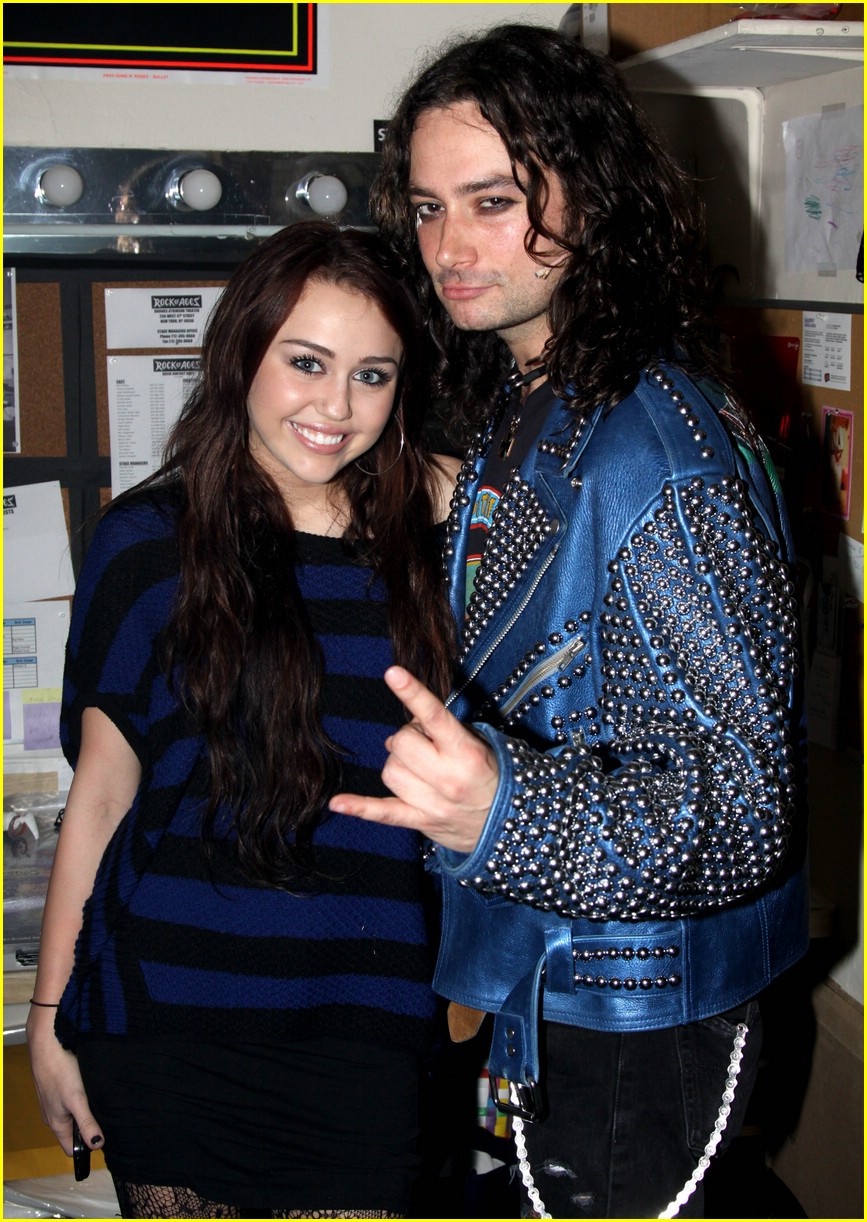 Miley Cyrus Rocks The Ages