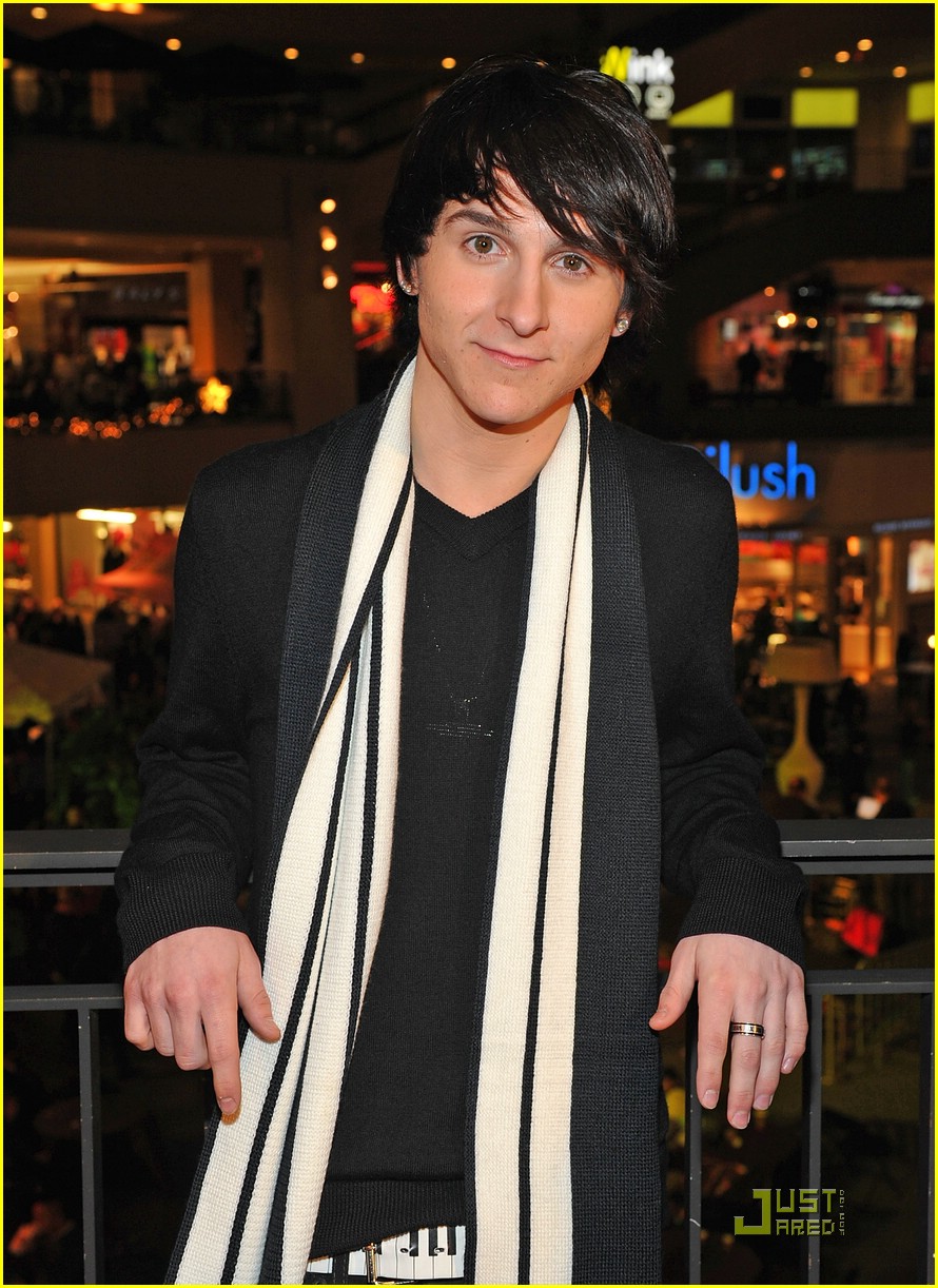 Mitchel Musso has a Holiday of Hope