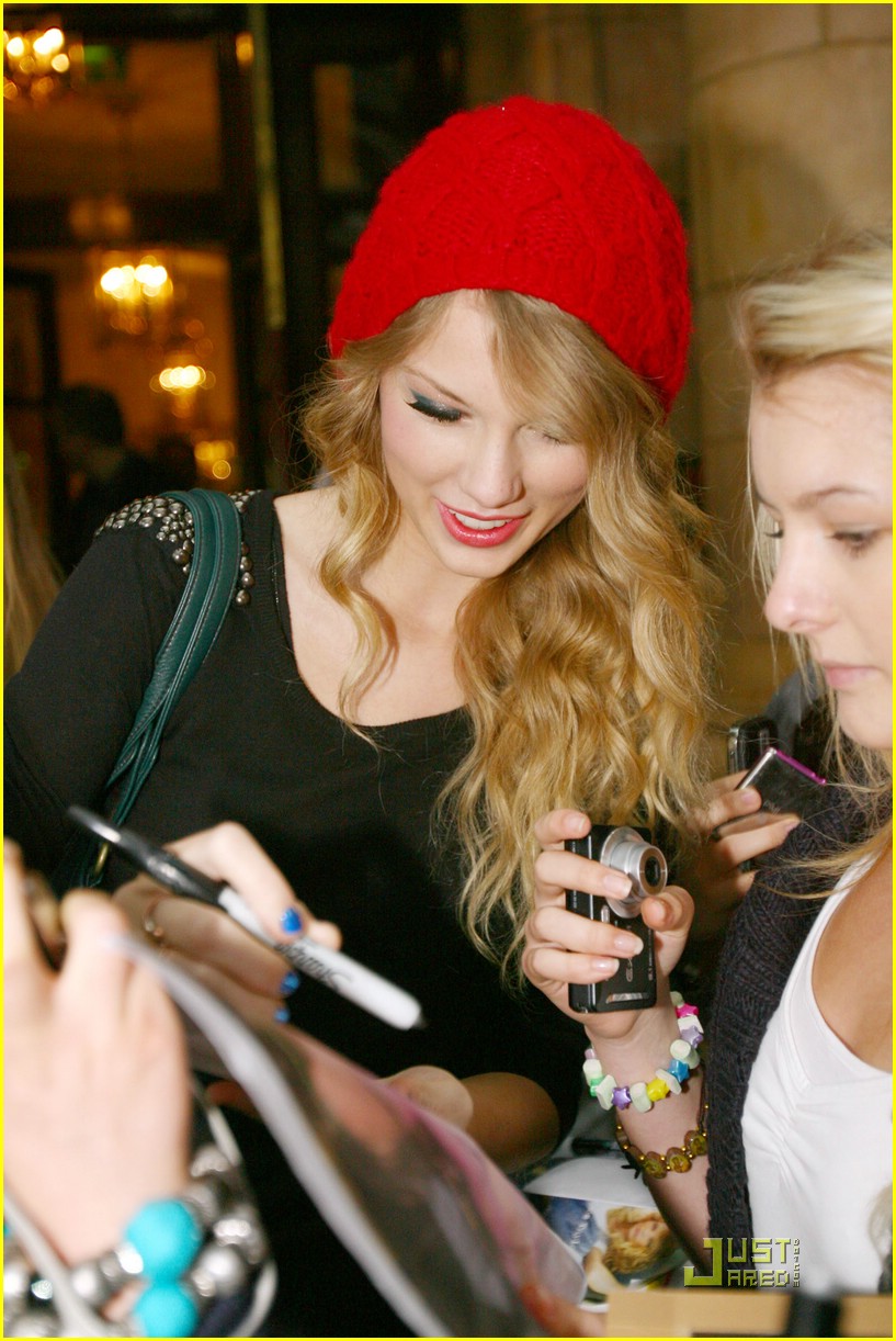 Taylor Swift: Red Beanie Beauty