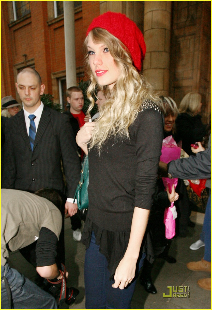 Taylor Swift: Red Beanie Beauty