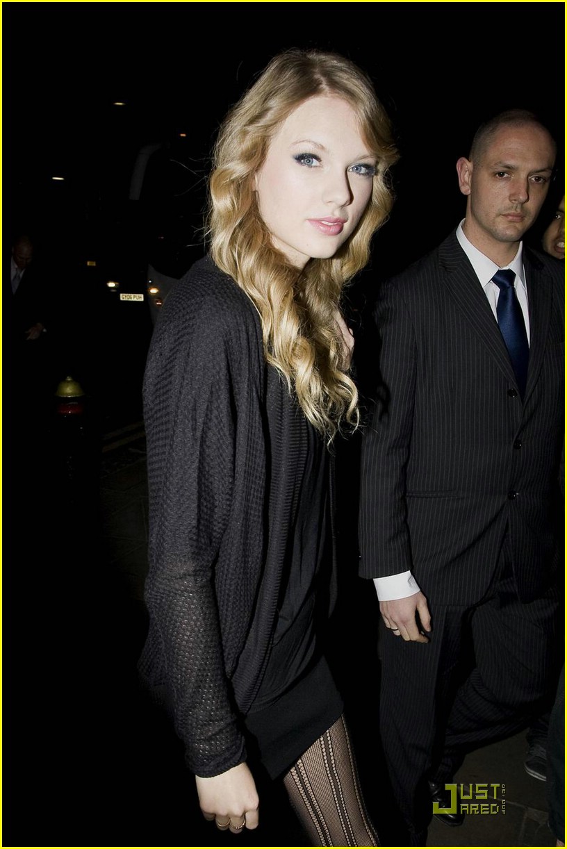Taylor Swift Stiffed By Sports Bar