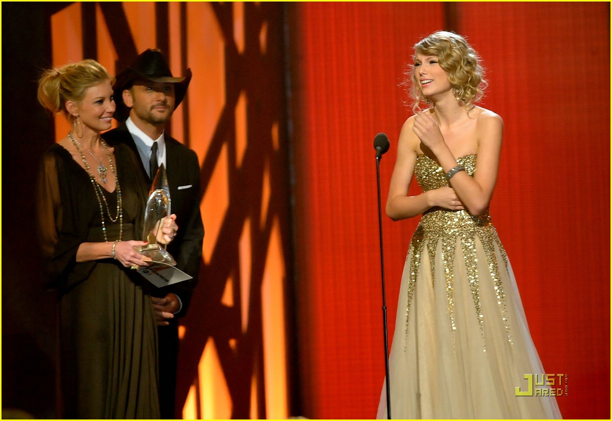 Taylor Swift Sweeps the CMAs