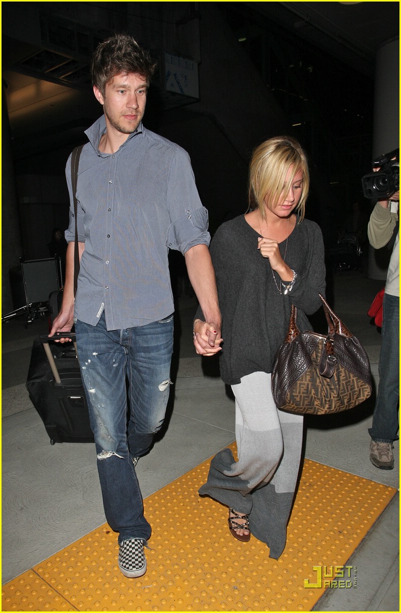 Ashley Tisdale: Three-Tone Pants Pretty