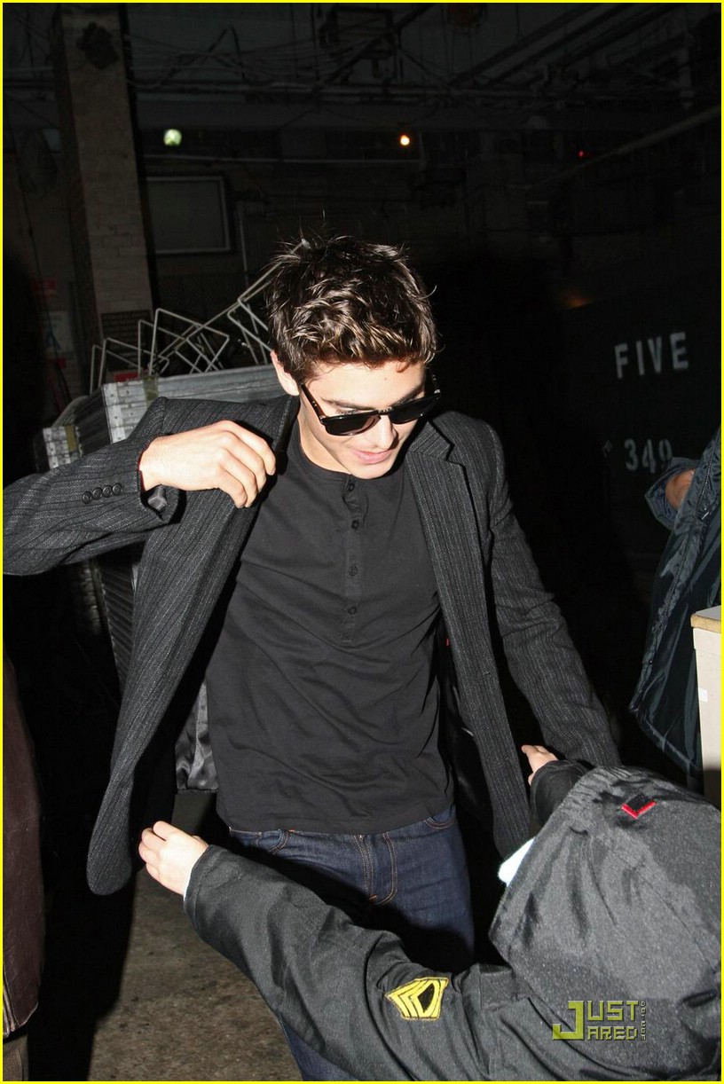 Zac Efron: Sweet At Sarabeth