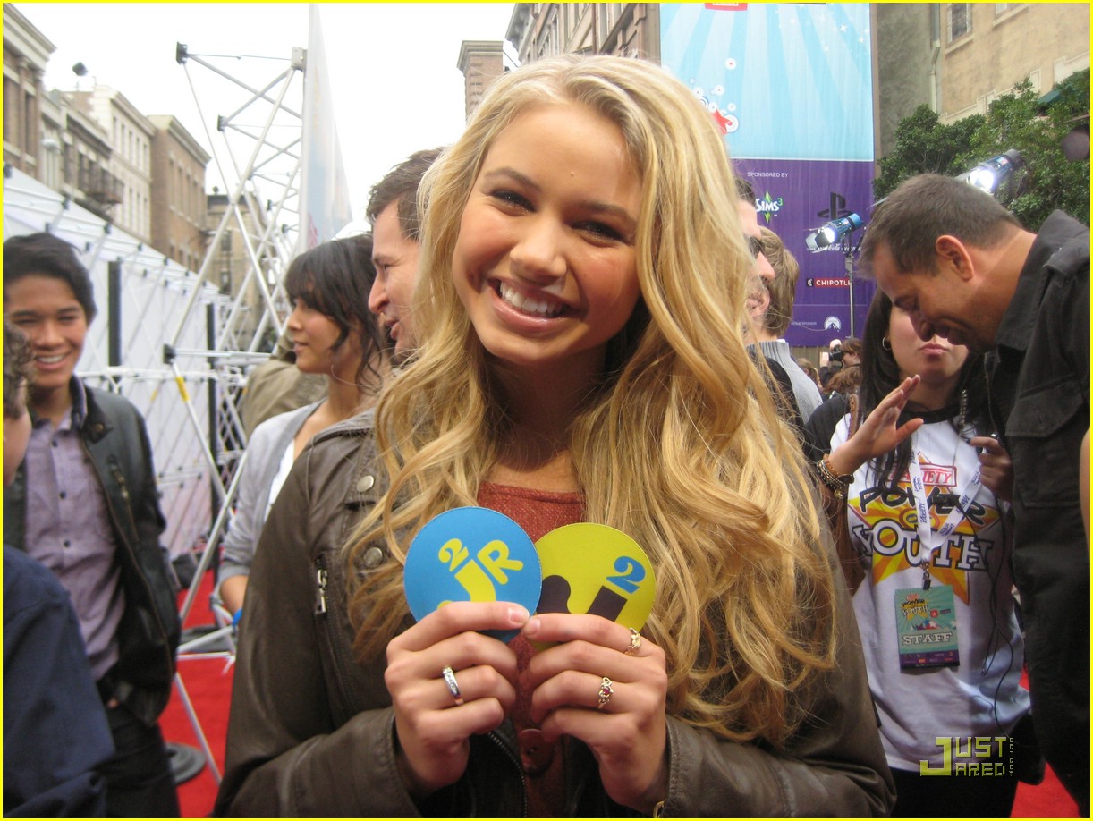 Ayla Kell & Chelsea Hobbs Make It JustJaredJr