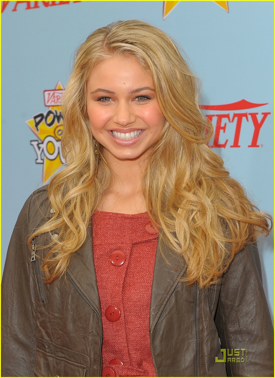 Ayla Kell & Chelsea Hobbs Make It JustJaredJr
