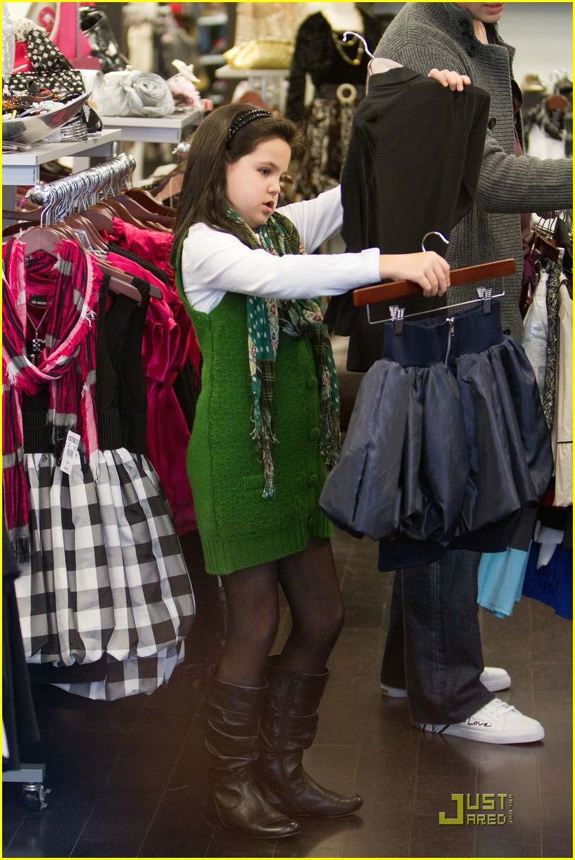 Bailee Madison Shops Un Deux Trois