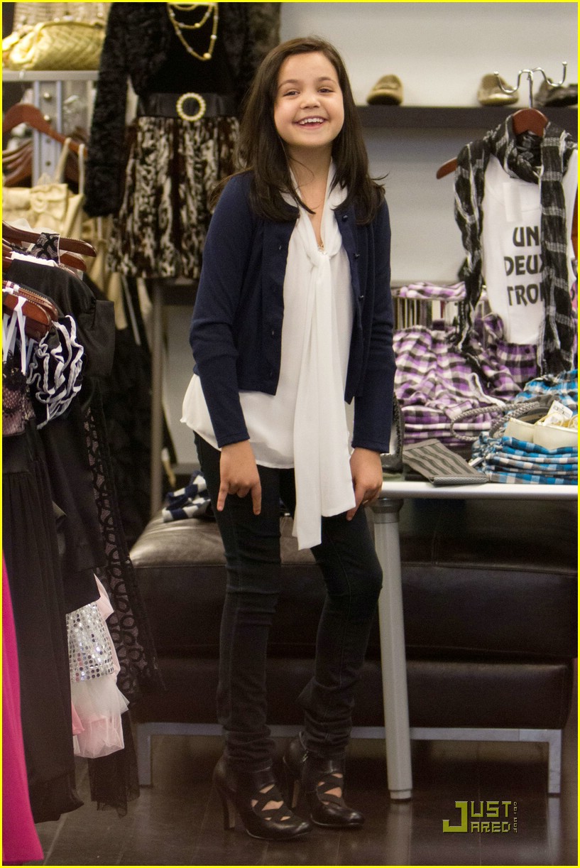 Bailee Madison Shops Un Deux Trois