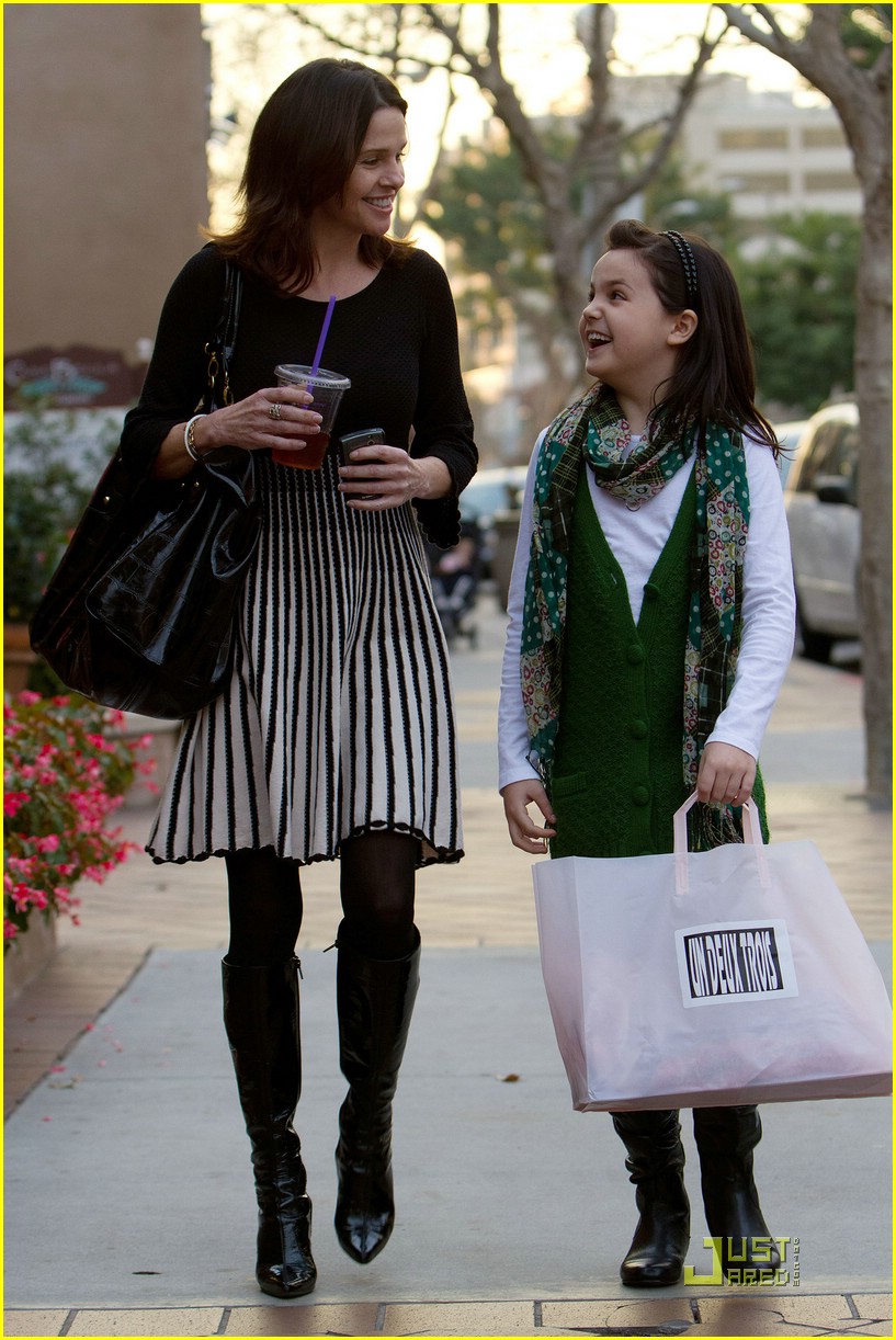 Bailee Madison Shops Un Deux Trois