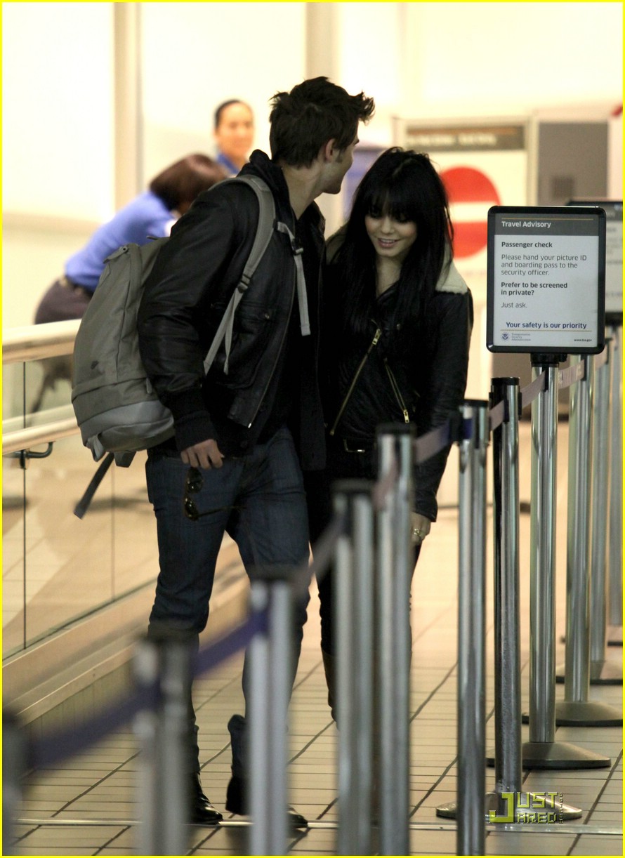 Zac Efron & Vanessa Hudgens are L.A. Lovers