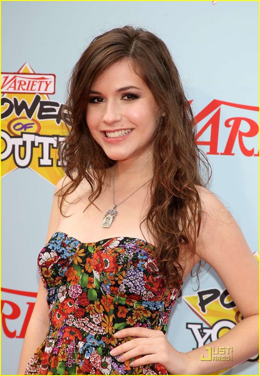 Erin Sanders: Peek-A-Boo at Power of Youth