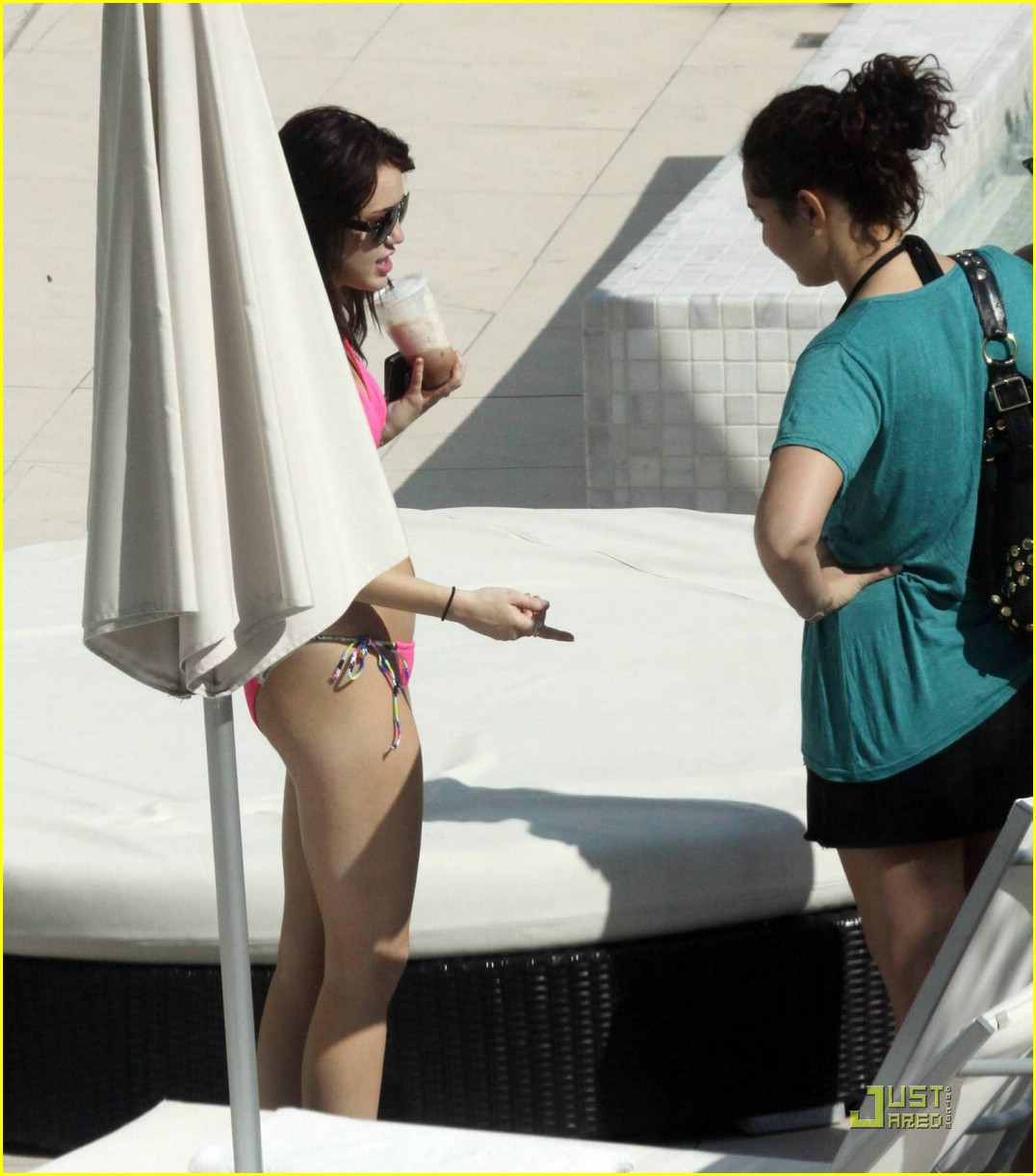 Miley Cyrus is Pink Bikini Pretty