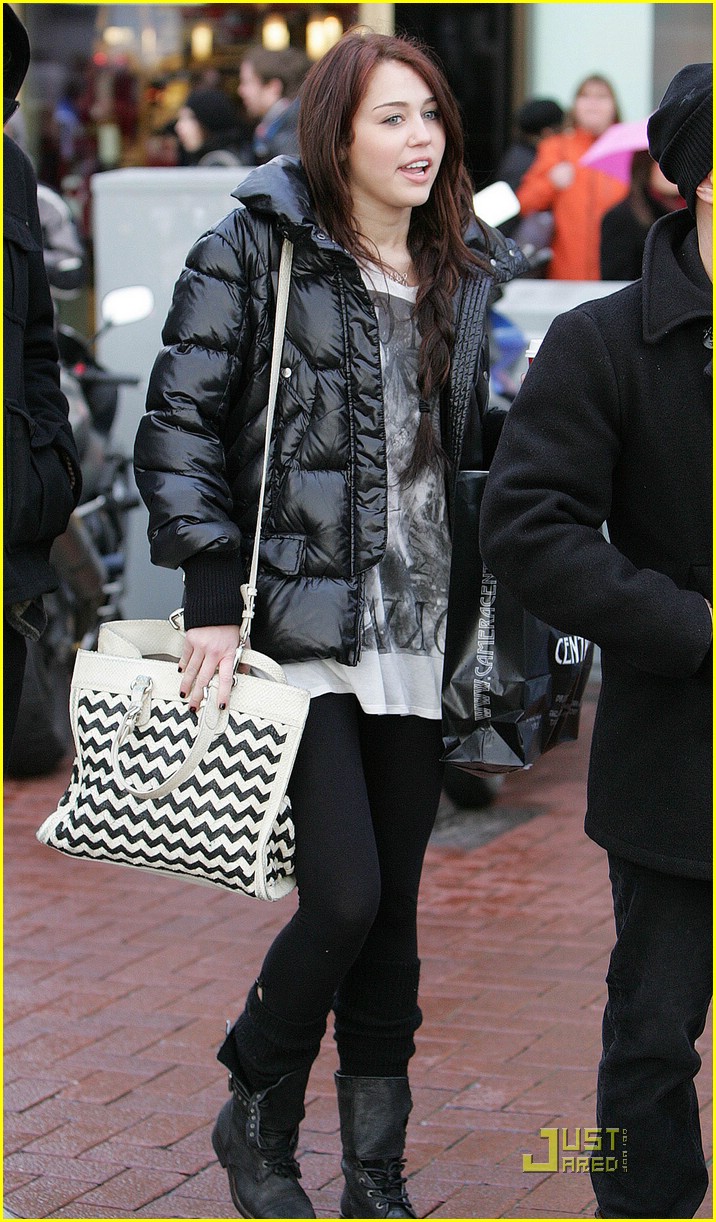 Miley Cyrus Shops Around Dublin