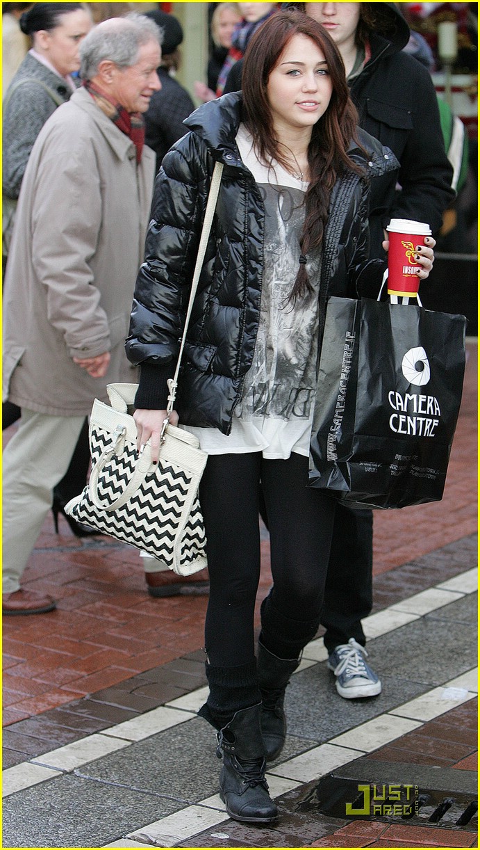 Miley Cyrus Shops Around Dublin