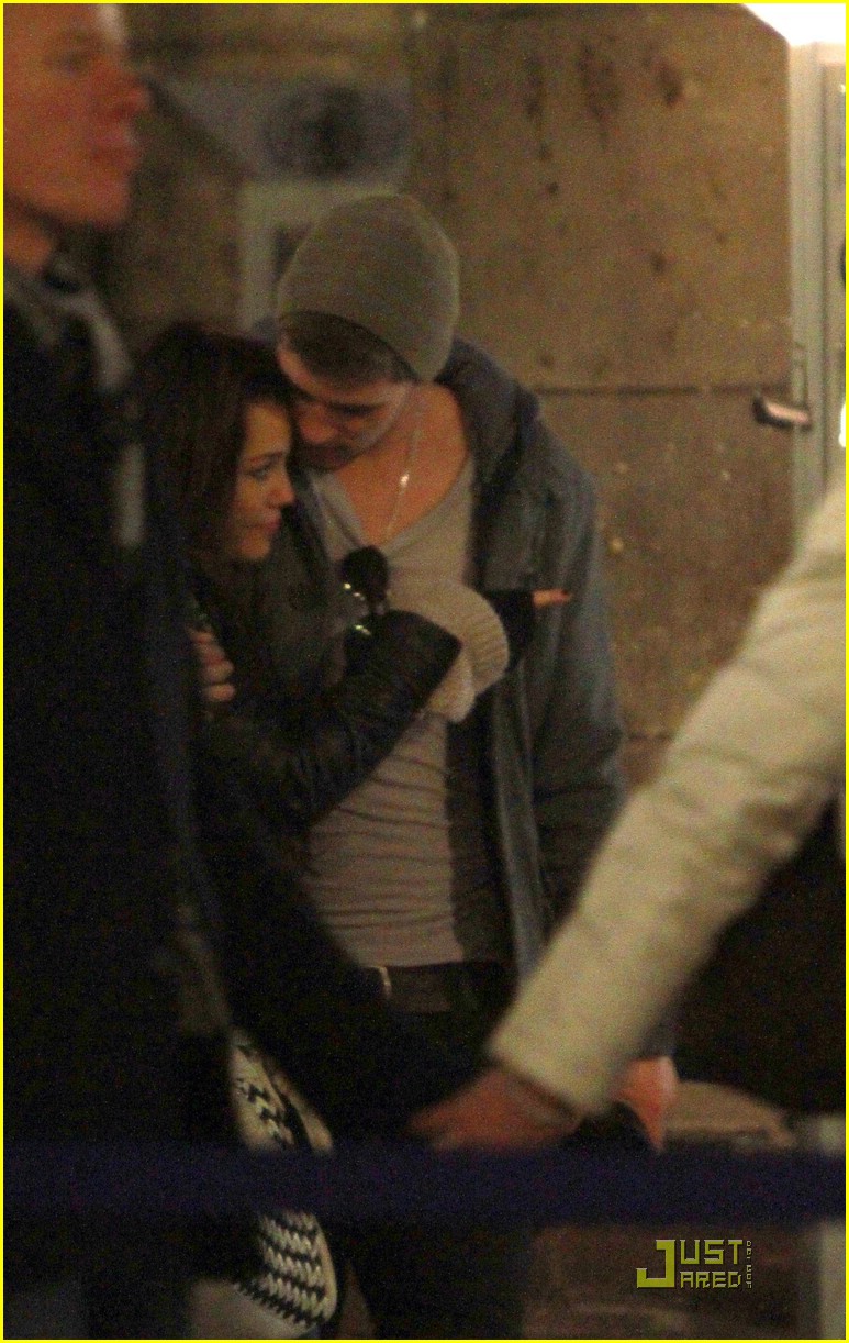 Miley Cyrus & Liam Hemsworth Pucker Up in Paris