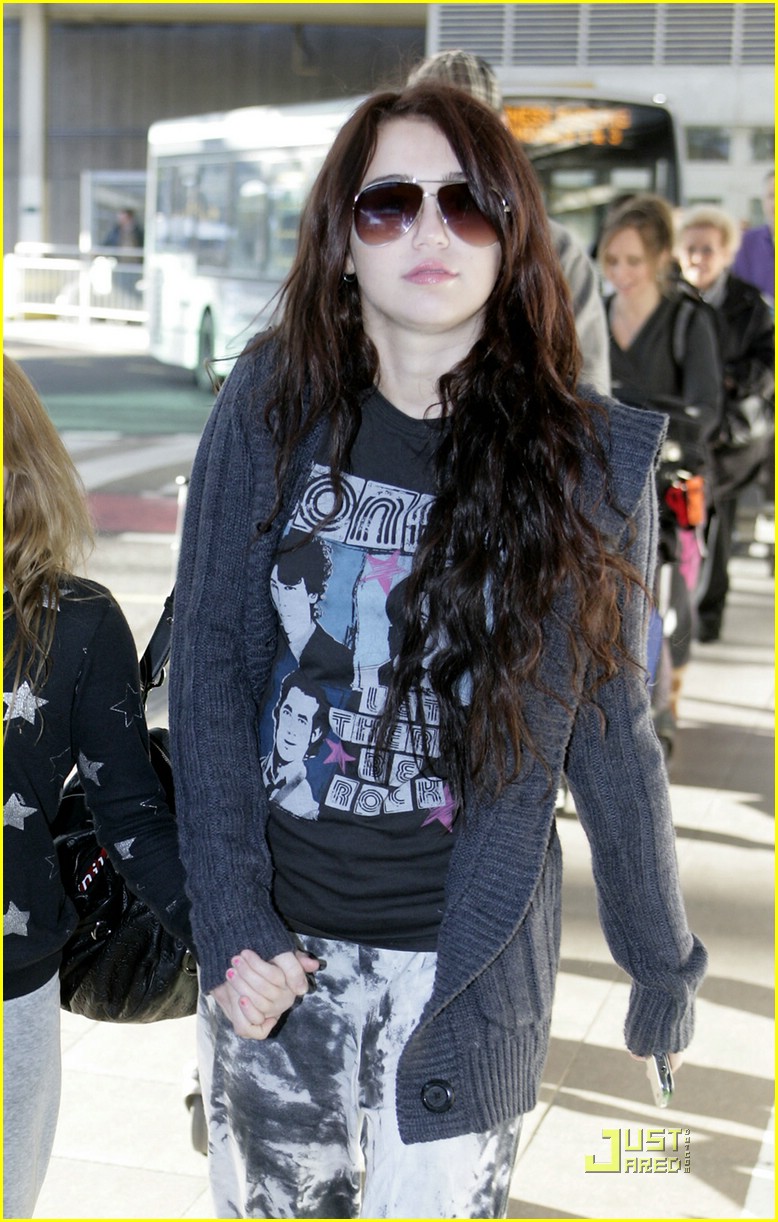 Miley & Noah Cyrus: London Ladies