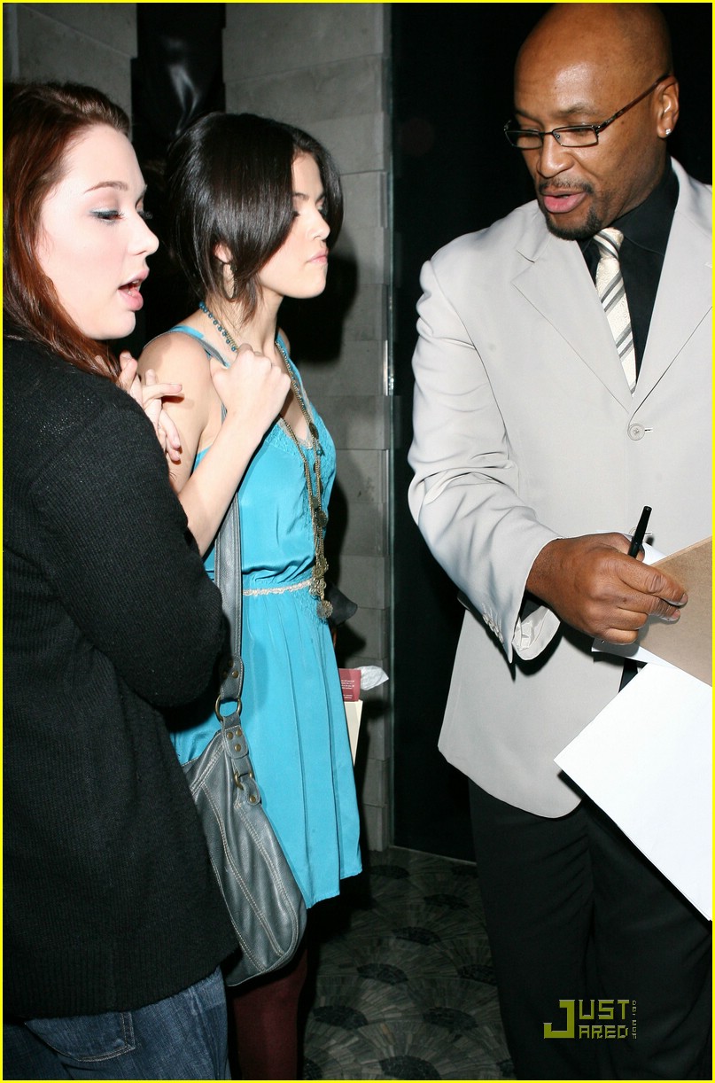 Selena Gomez & Jennifer Stone are East-Enders