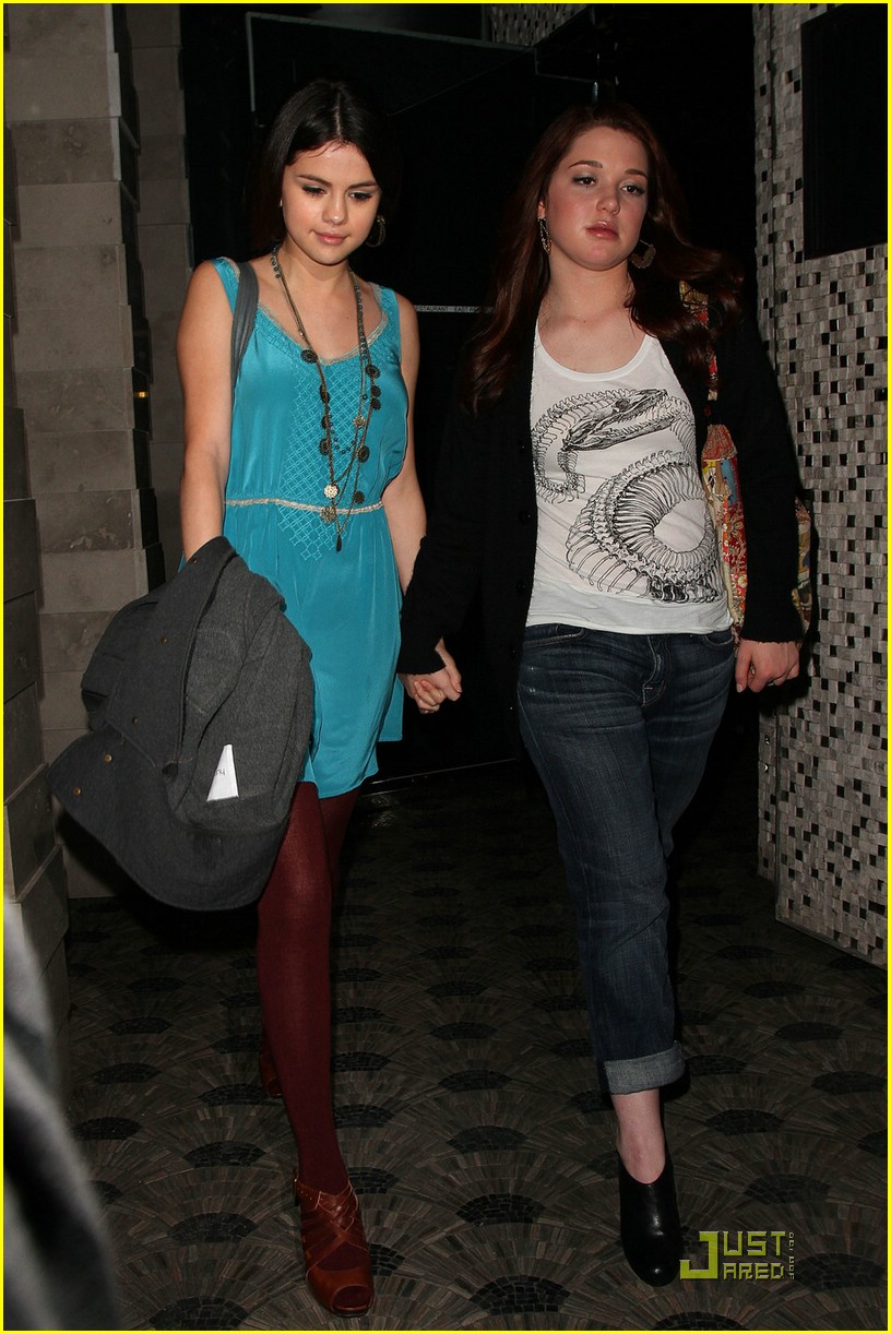 Selena Gomez & Jennifer Stone are East-Enders