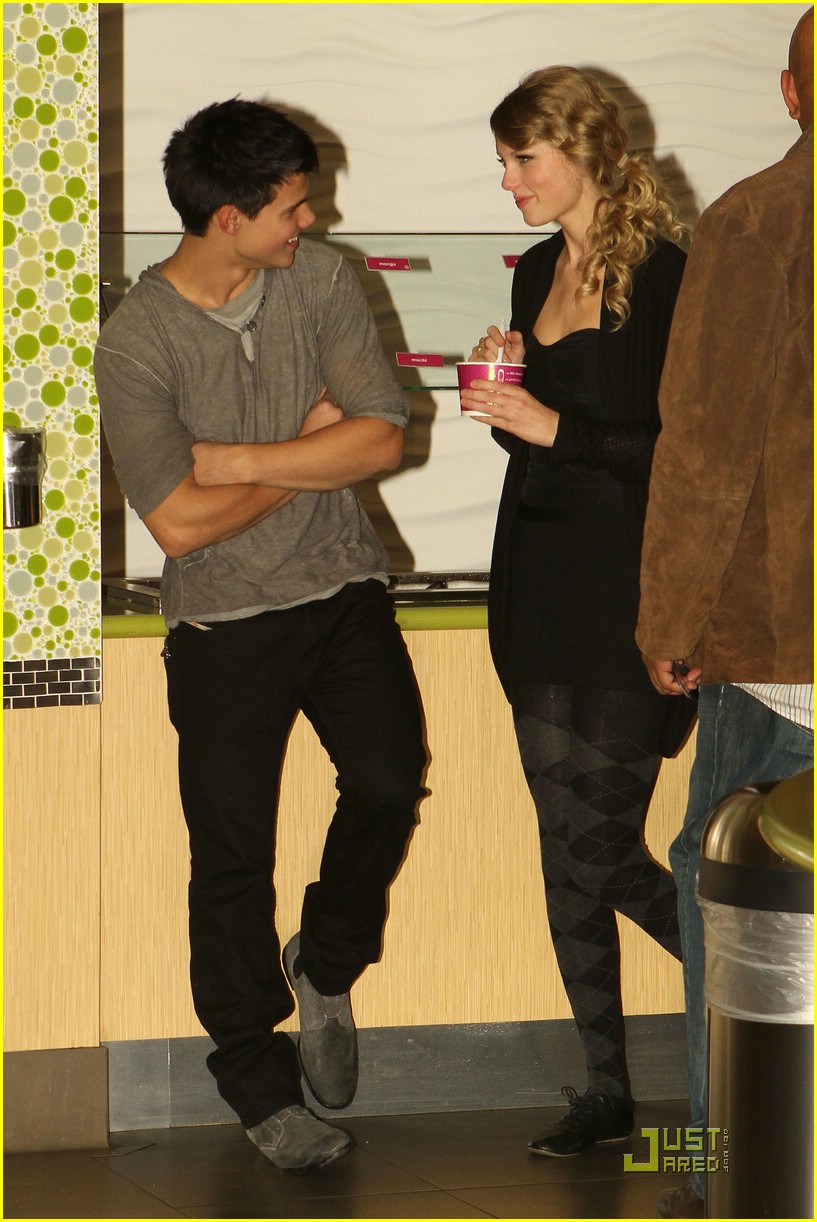Taylor Lautner & Taylor Swift: Benihana Buds