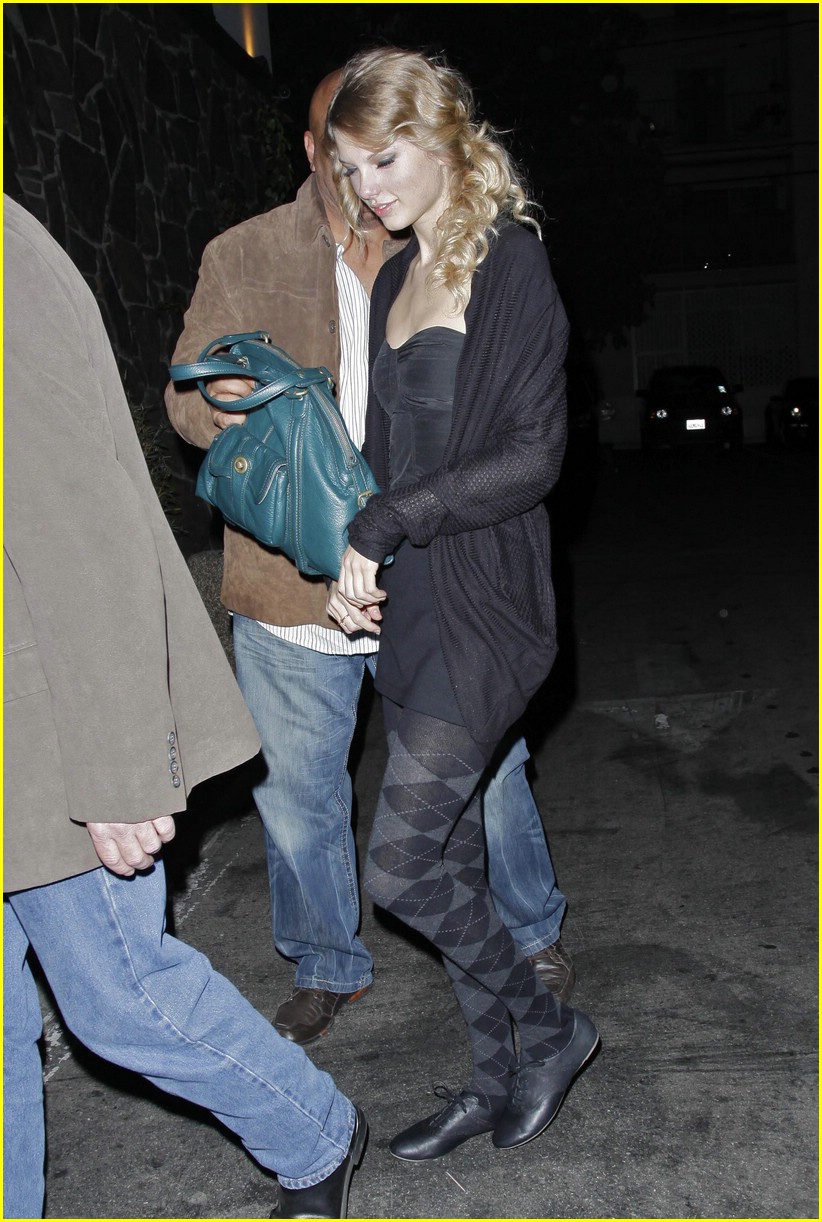 Taylor Lautner & Taylor Swift: Benihana Buds