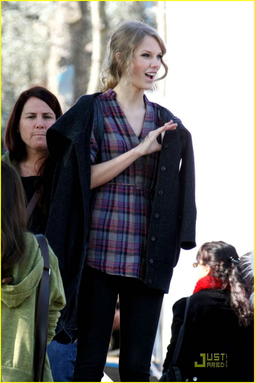 Taylor Lautner & Taylor Swift: Benihana Buds