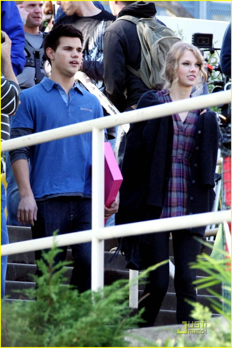 Taylor Lautner & Taylor Swift: Benihana Buds