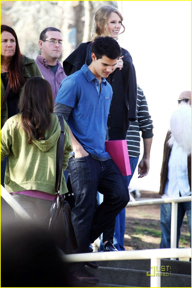 Taylor Lautner & Taylor Swift: Benihana Buds