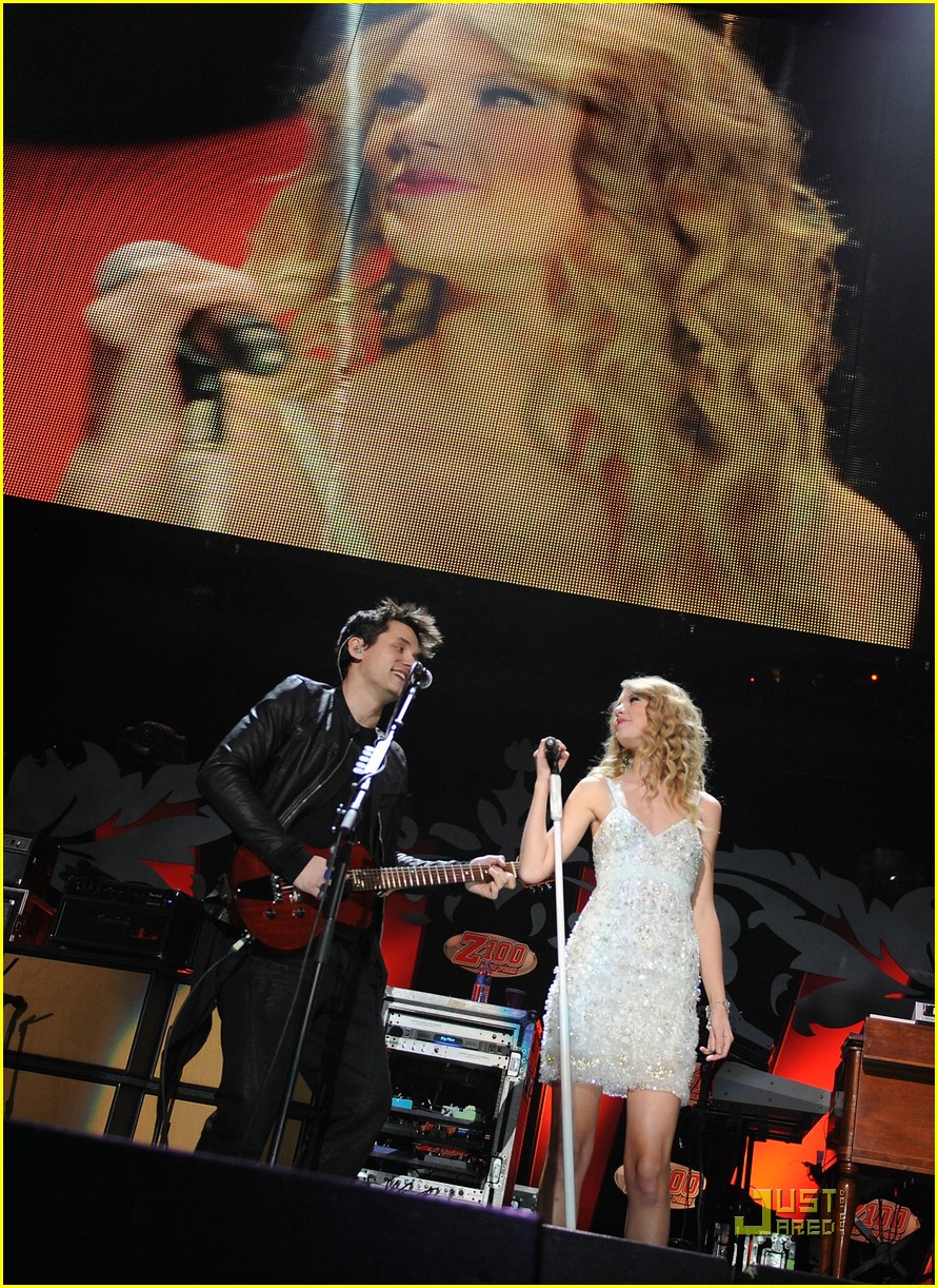 Taylor Swift Jingles All The Way