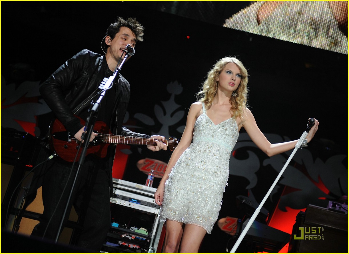 Taylor Swift Jingles All The Way