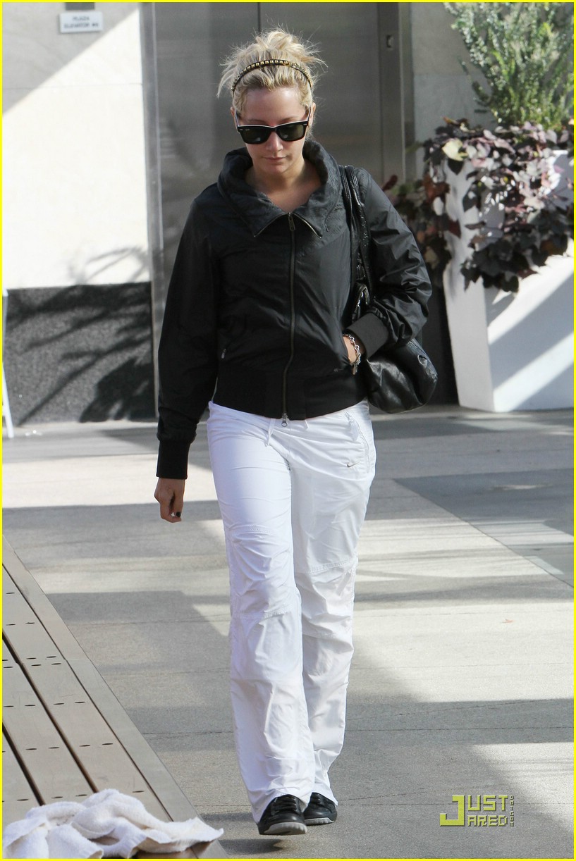 Ashley Tisdale is Equinox Effortless