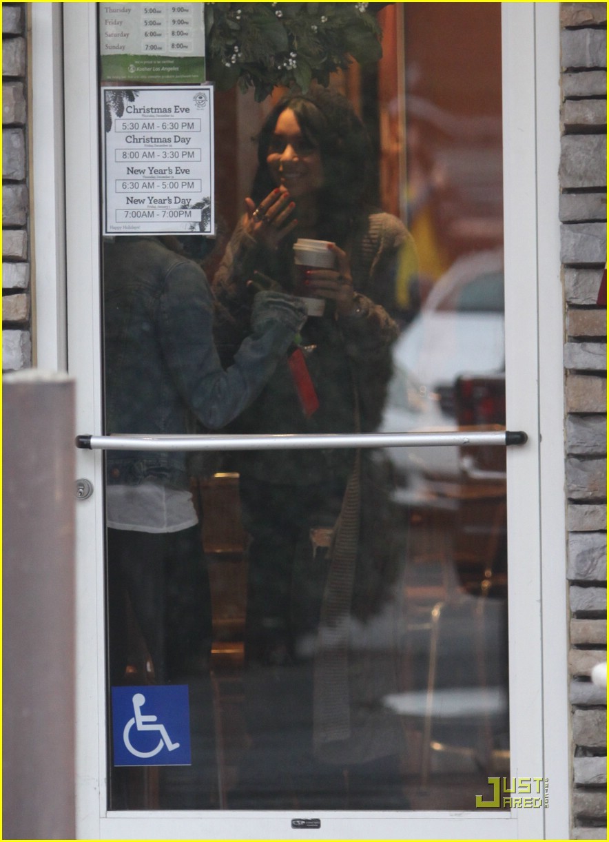Ashley Tisdale & Vanessa Hudgens: Coffee Bean BFFs