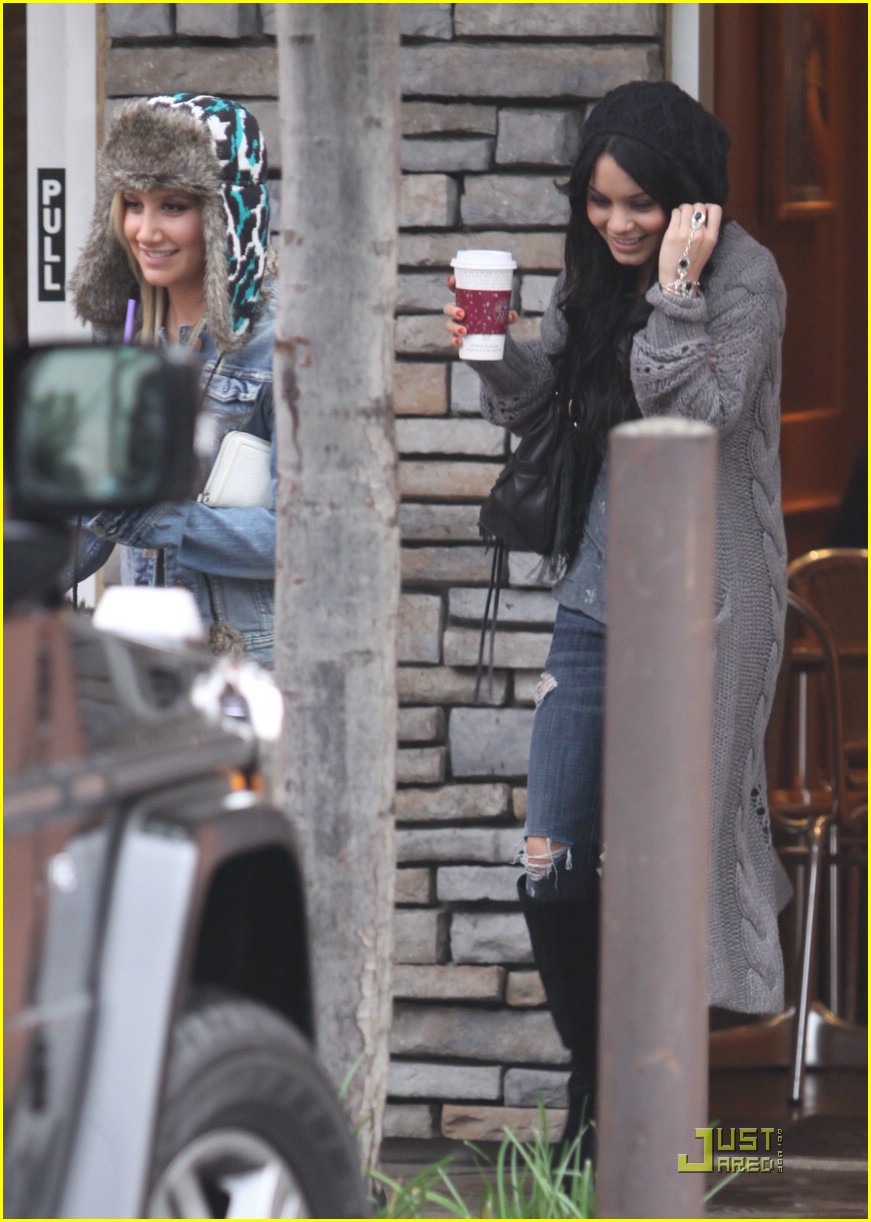 Ashley Tisdale & Vanessa Hudgens: Coffee Bean BFFs