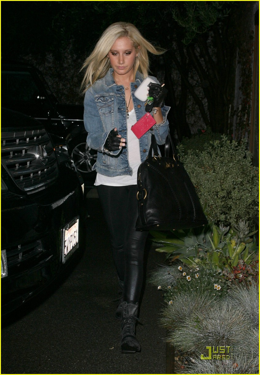 Ashley Tisdale is Andy Lecompte Lovely