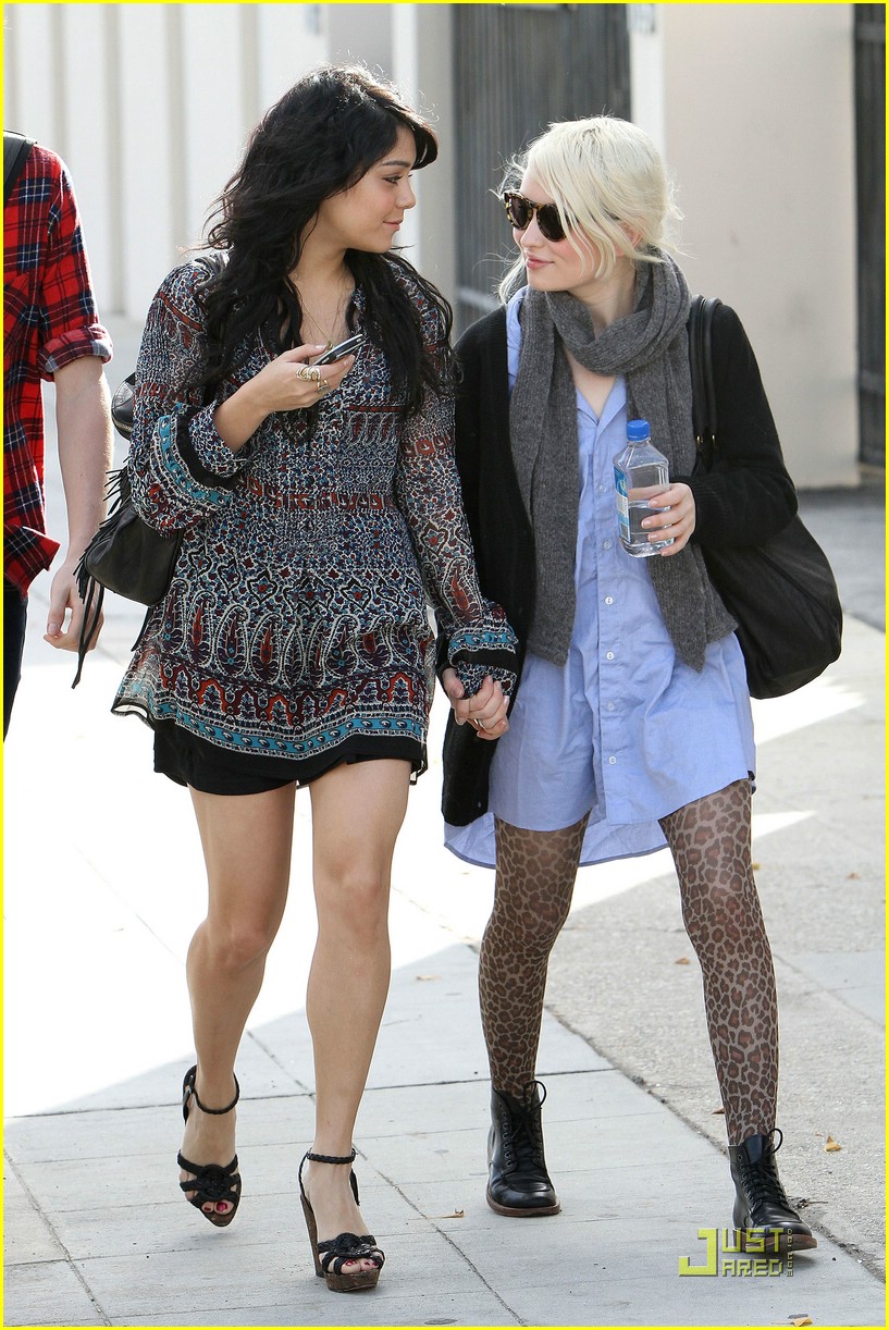 Zac Efron & Vanessa Hudgens: It's Ammo-re!