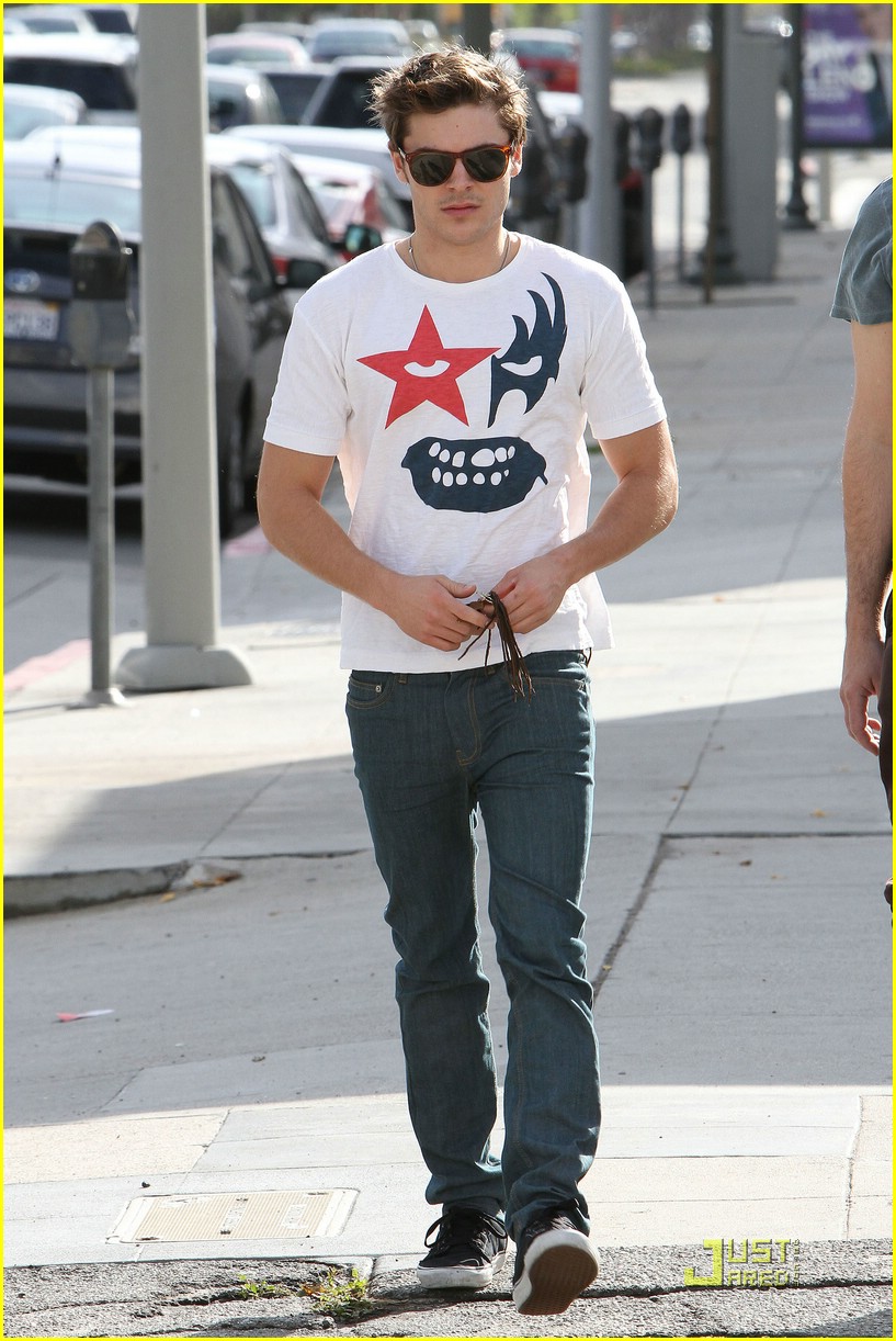 Zac Efron & Vanessa Hudgens: It's Ammo-re!