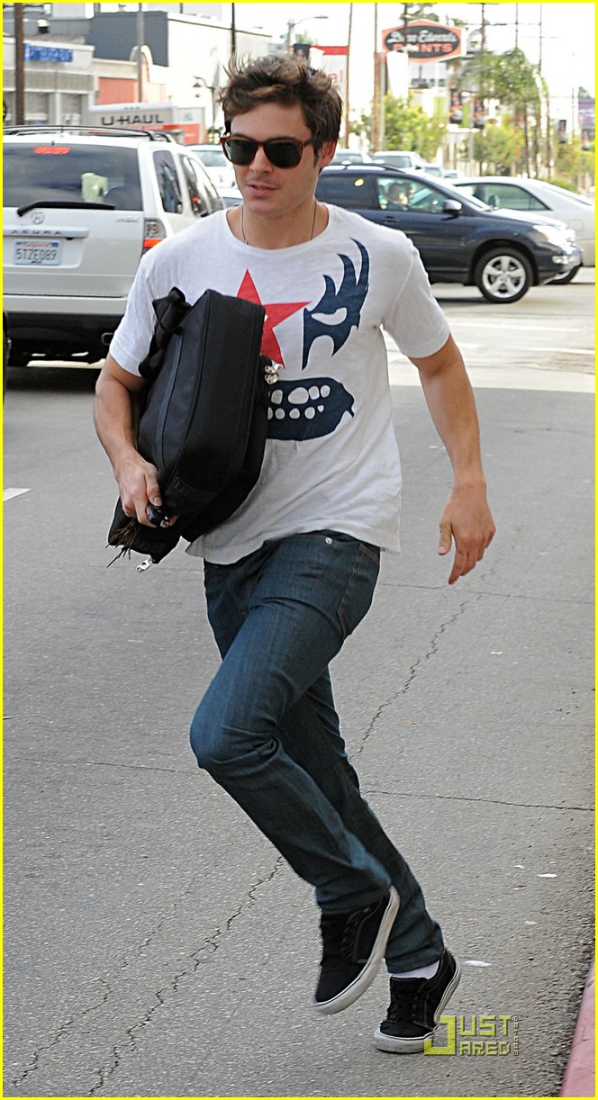 Zac Efron & Vanessa Hudgens: It's Ammo-re!