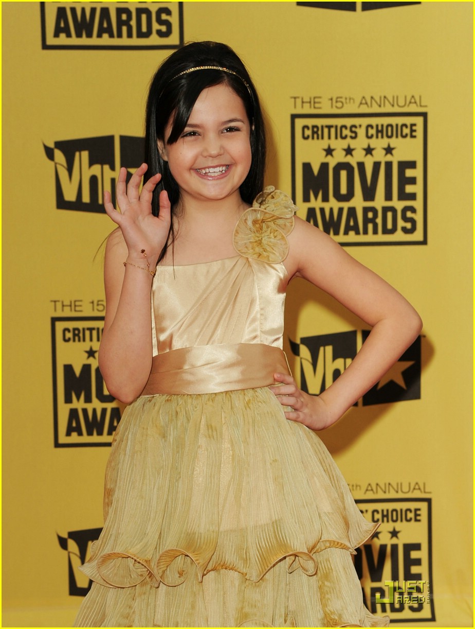 Bailee Madison is Critic's Choice Chic